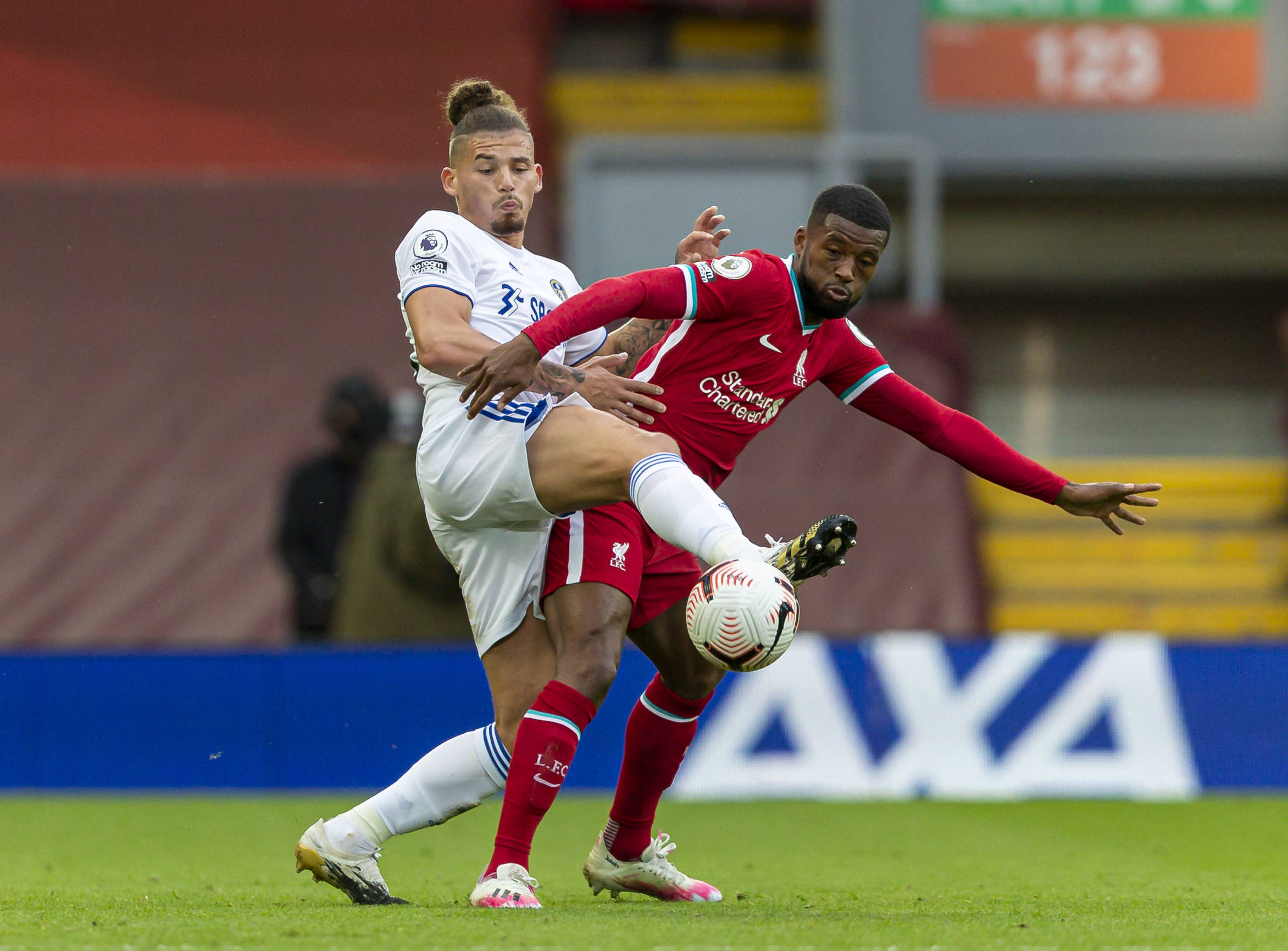 在攻防两端 在攻防两端